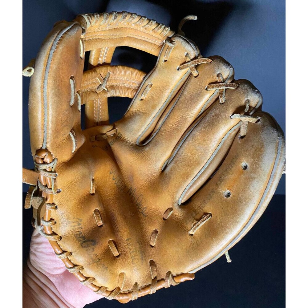 MacGregor MAC15 Willie McGee 21K Leather Deep Grip Pocket Baseball Glove 10"
